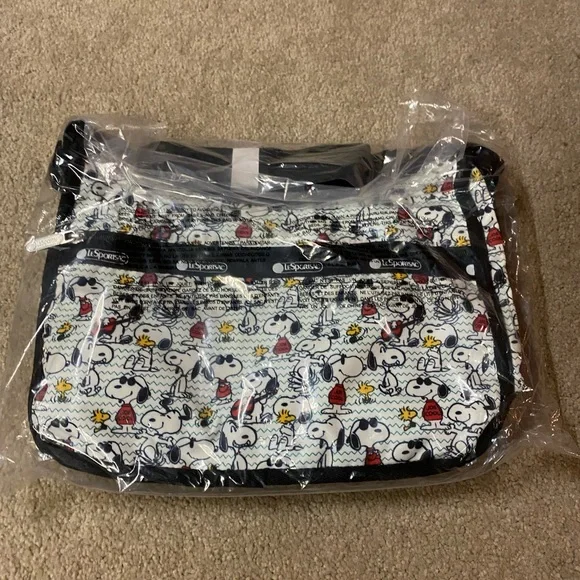Lesportsac | Bags | Lesportsac Snoopy Peanuts Classic Hobo 